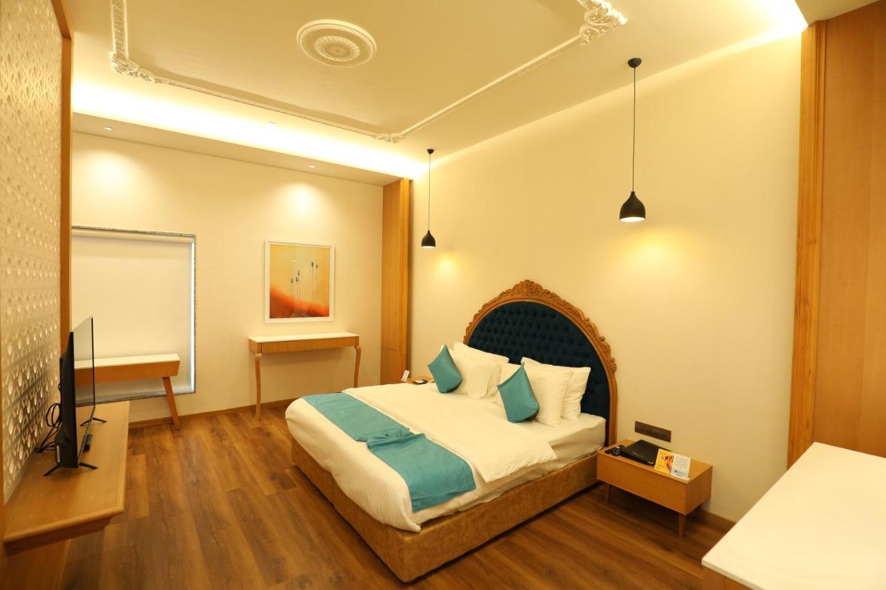 Hotel Blueivy Anand Ngoại thất bức ảnh