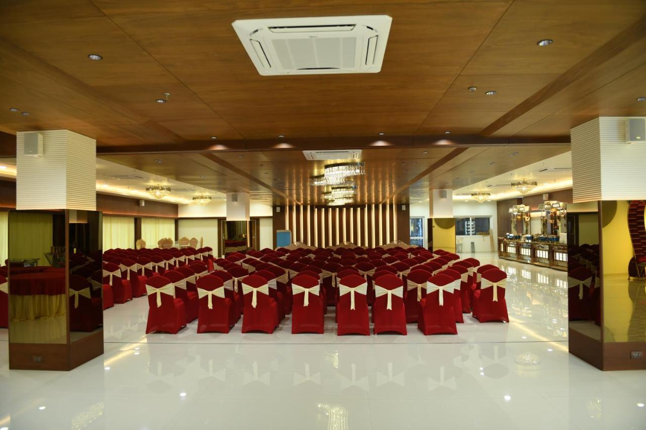 Hotel Blueivy Anand Ngoại thất bức ảnh