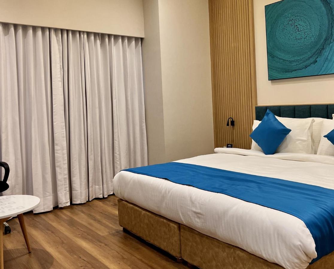 Hotel Blueivy Anand Ngoại thất bức ảnh