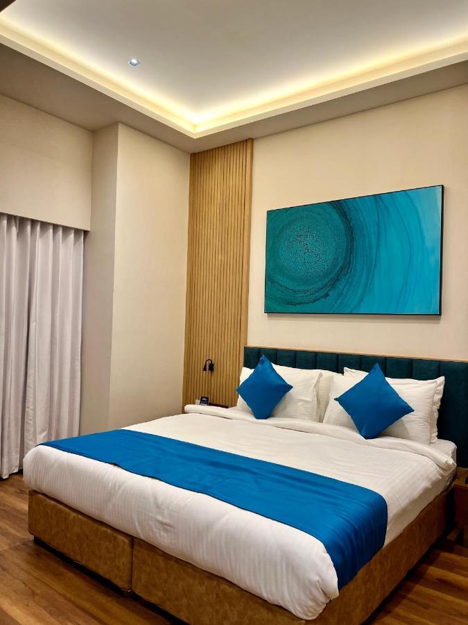 Hotel Blueivy Anand Ngoại thất bức ảnh