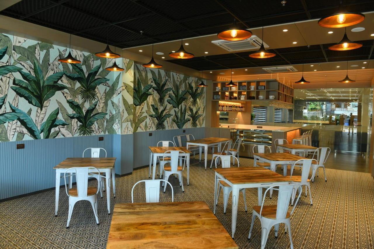 Hotel Blueivy Anand Ngoại thất bức ảnh