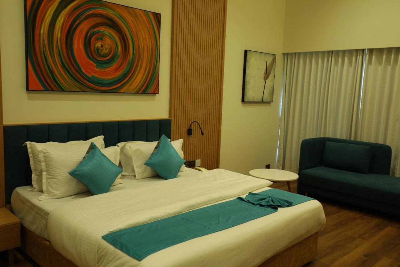 Hotel Blueivy Anand Ngoại thất bức ảnh