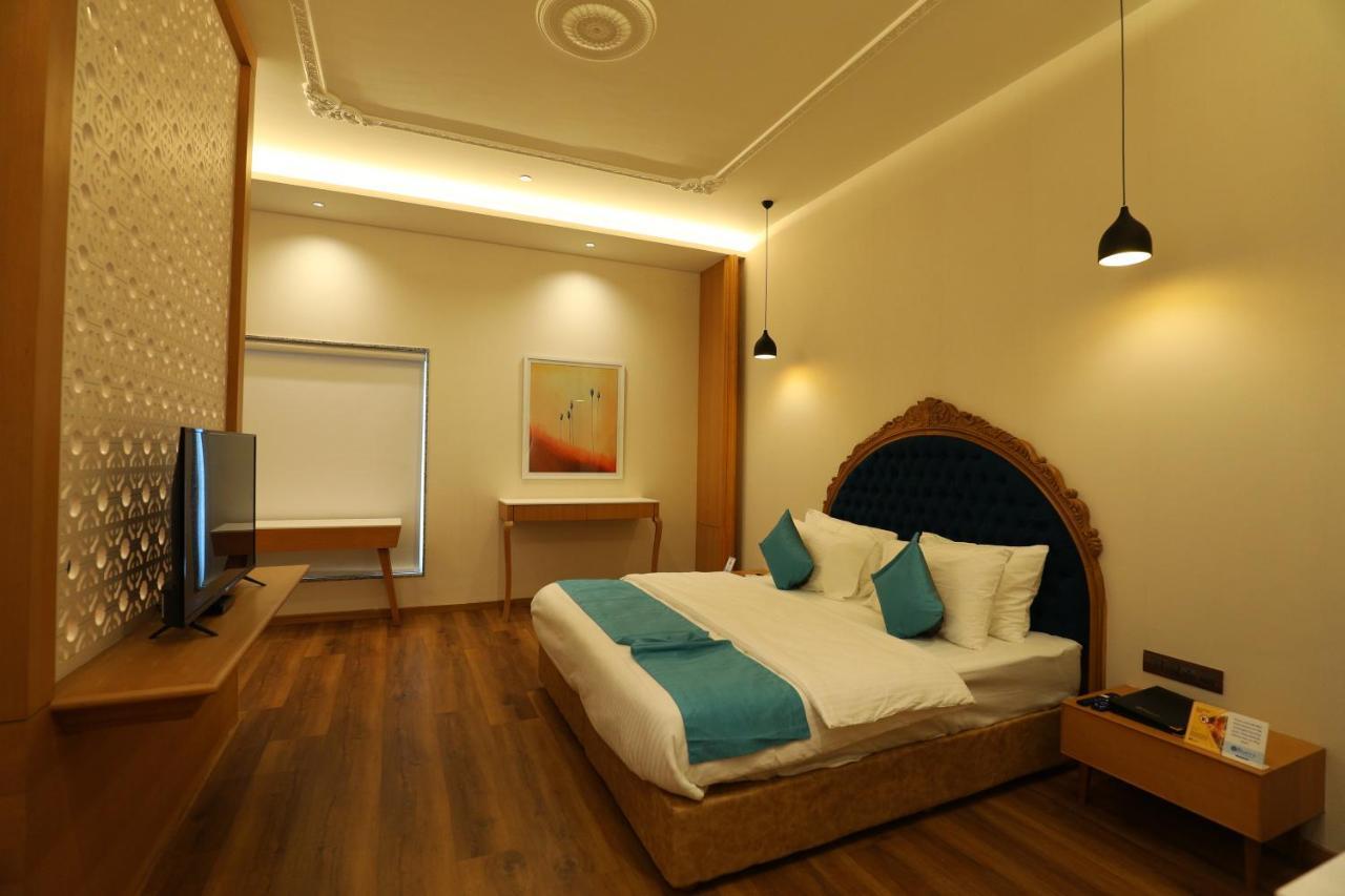 Hotel Blueivy Anand Ngoại thất bức ảnh