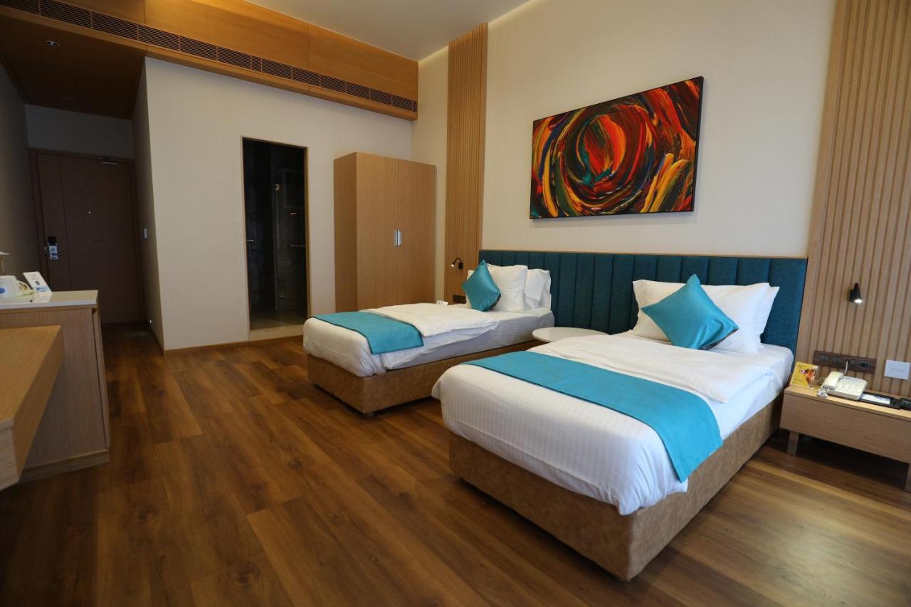 Hotel Blueivy Anand Ngoại thất bức ảnh