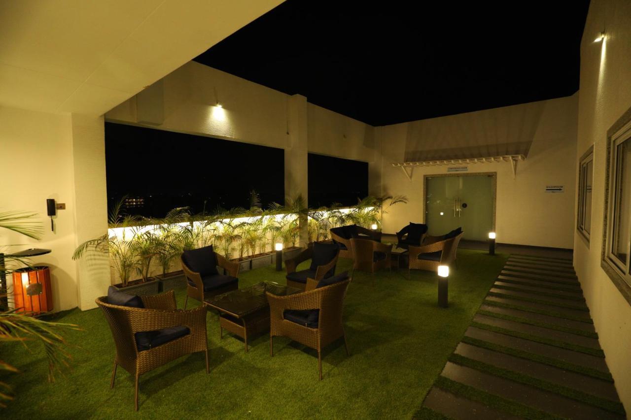 Hotel Blueivy Anand Ngoại thất bức ảnh