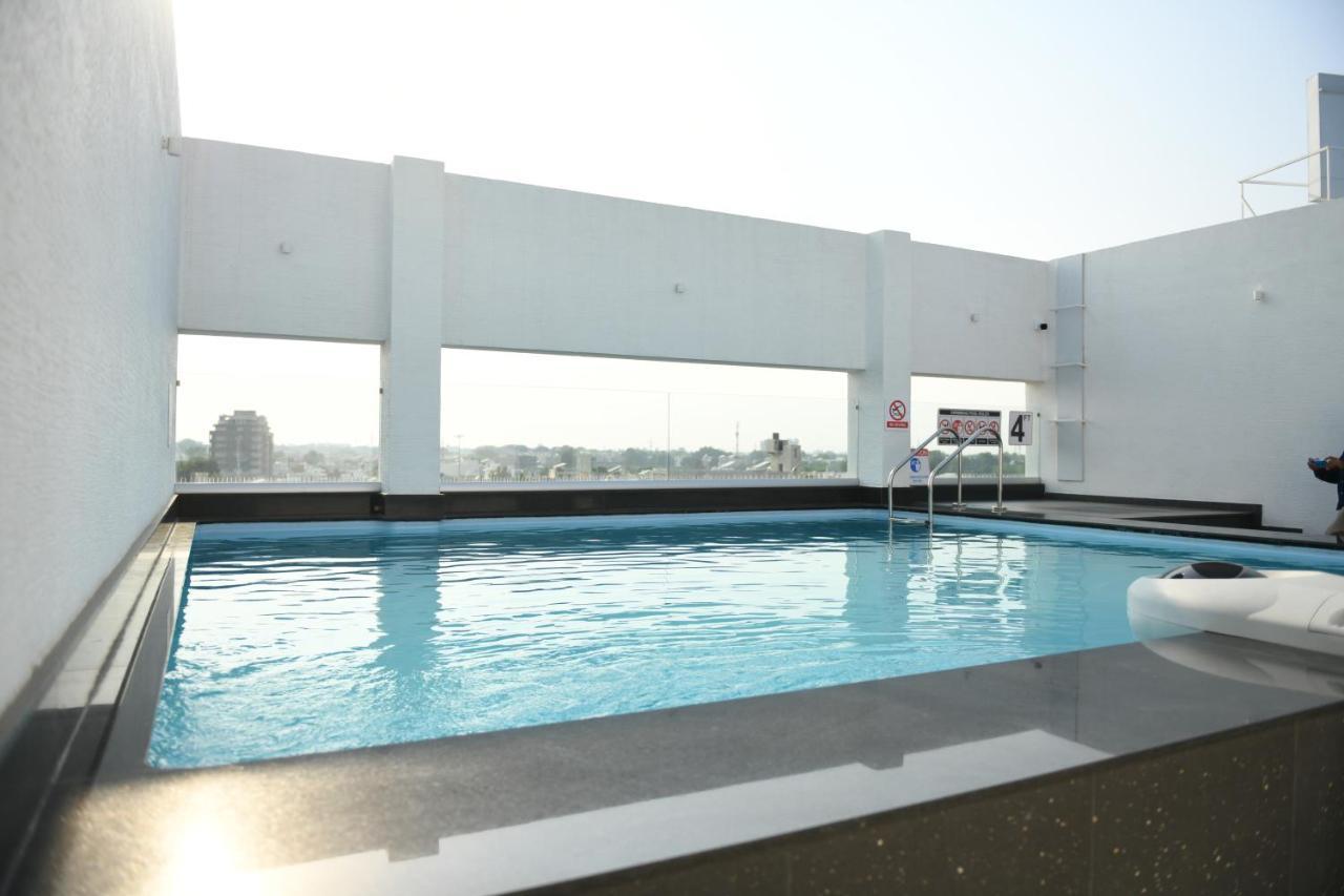 Hotel Blueivy Anand Ngoại thất bức ảnh