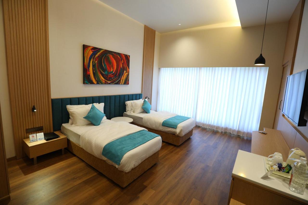 Hotel Blueivy Anand Ngoại thất bức ảnh